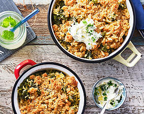 Mit Käse überbackener Orzo-Auflauf mit Grünkohl