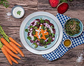 Herbst-Salat: Möhren-Rote-Bete-Carpaccio mit Grünkohl-Crunch