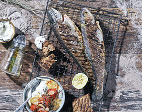 Rezept für Gegrillte Forellen mit Tomaten-Dip Gegrillte Forellen mit Tomaten-Dip