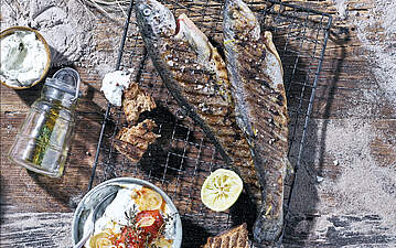 Gegrillte Forellen mit Tomaten-Dip