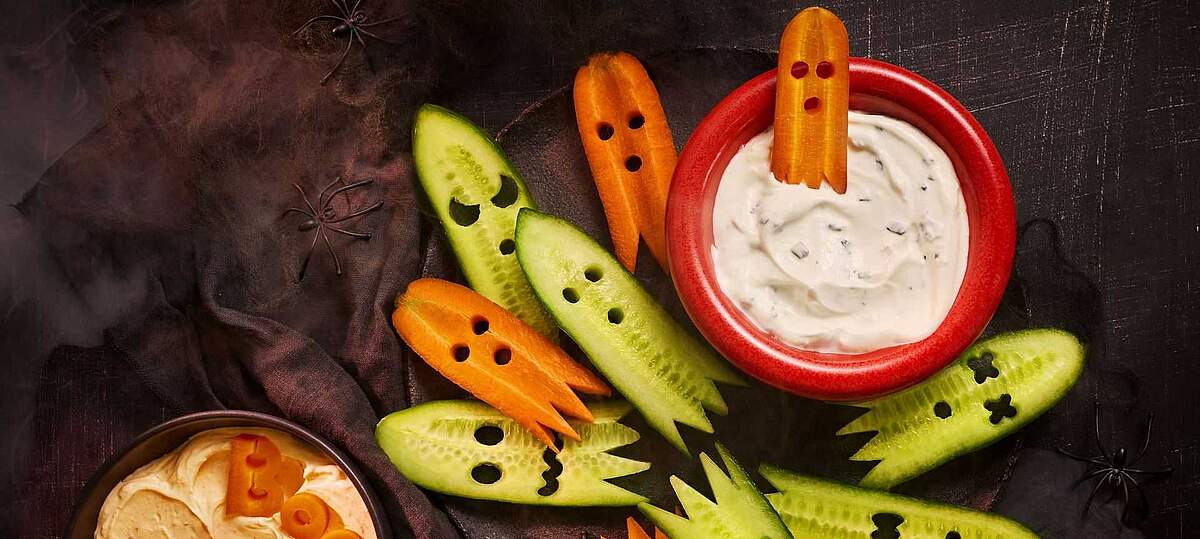 Rezeptbild für Gurken-Geister mit Quark-Dip