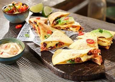 Vegane Quesadillas mit Hackalternative und Kidneybohnen