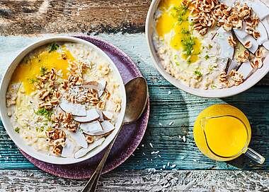 White Choc Porridge mit Kokos-Mango-Topping
