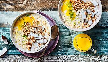 White Choc Porridge mit Kokos-Mango-Topping