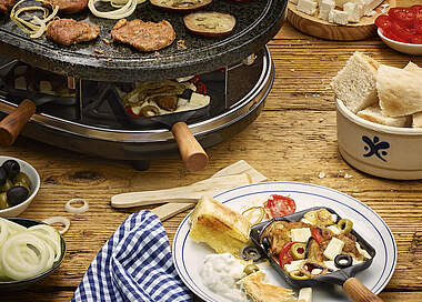 Raclette-Pfännchen Hellas: griechisches Gyros mit Zaziki