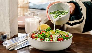 Frisches Joghurtdressing mit Kefir