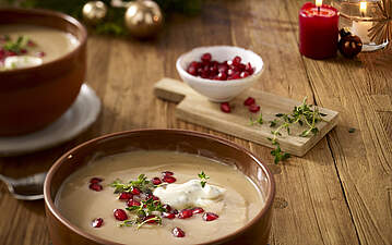 Winterliche Maronen-Suppe mit Granatapfel Winterliche Maronen-Suppe mit Granatapfel
