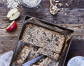 Apfel-Hafer-Riegel mit Buttermilch Quark