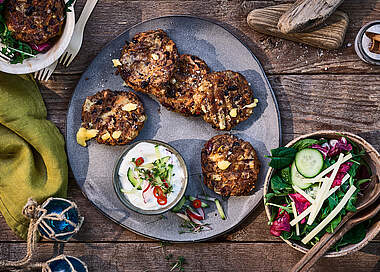 Vegetarische Patties mit Käsefüllung