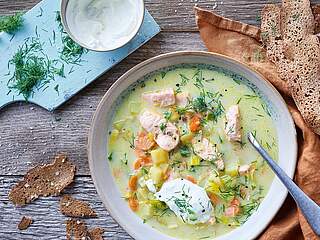 Rezept für Finnische Lachssuppe mit Schmand und Dill
