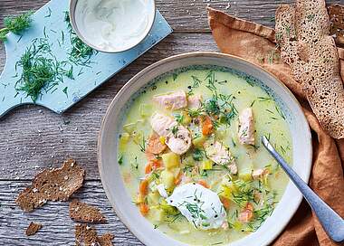 Finnische Lachssuppe mit Schmand und Dill
