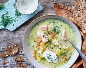 Finnische Lachssuppe mit Schmand und Dill