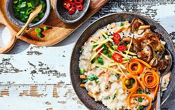 Herzhafter Porridge mit Gemüse im Congee-Style