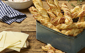Einfache Blätterteig-Käsestangen
