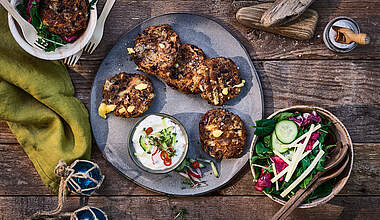 Vegetarische Patties mit Käsefüllung
