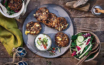 Vegetarische Patties mit Käsefüllung