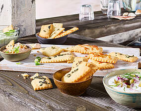 Rezept für Käse Cracker mit 3 leckeren Dips Käse Cracker mit 3 leckeren Dips