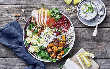 Proteinreiche Salat-Bowl mit Süßkartoffel