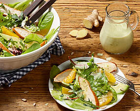 Leichter Sommersalat mit Hähnchenbrust und Orange-Ingwer-Dressing