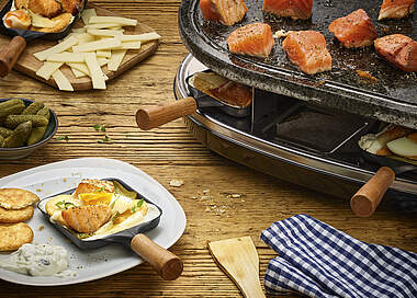 Raclette-Pfännchen Schweden mit frischem Lachsfilet
