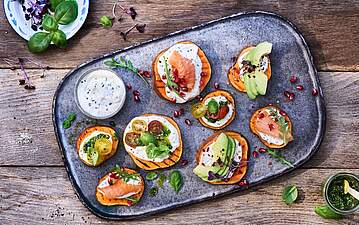 Getoastete Süßkartoffeln mit Sour Cream und 3erlei Topping