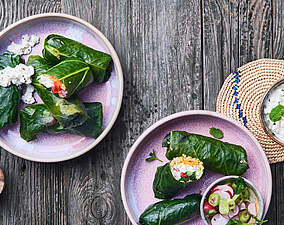 Rezept für Vegetarische Wraps aus Kohlrabiblättern mit Bulgur Vegetarische Wraps aus Kohlrabiblättern mit Bulgur