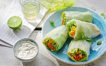 Fruchtige Sommerrollen mit Mango-Basilikum-Füllung