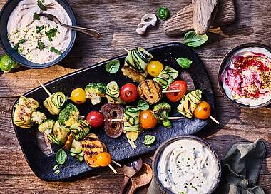 Gemüsespieße zum Grillen mit Käse