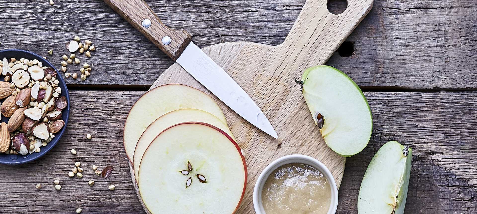 Rezeptbild für Körniger Frischkäse mit Apfel und Tahinisauce