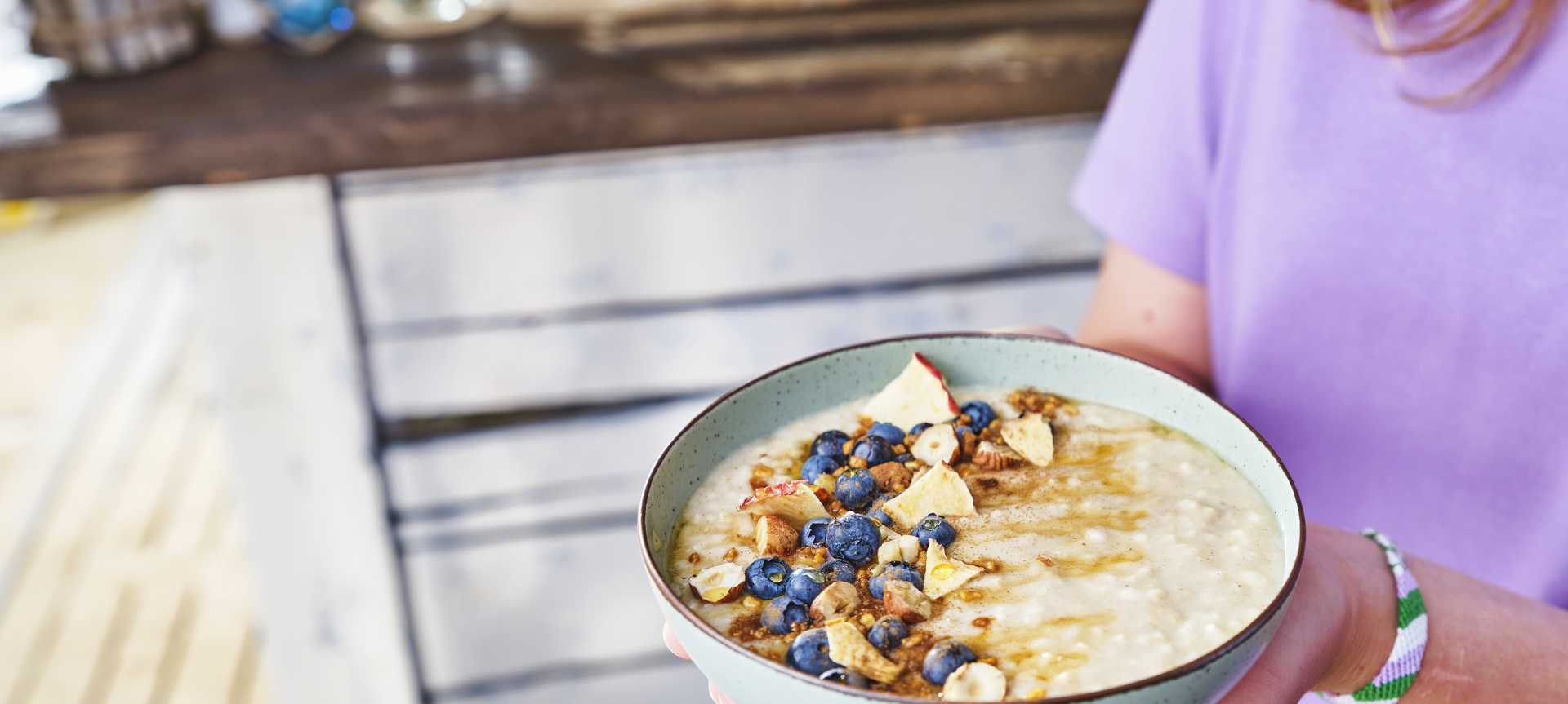 Rezeptbild für Fruchtiges Birchermüsli mit knusprigen Apfel-Chips