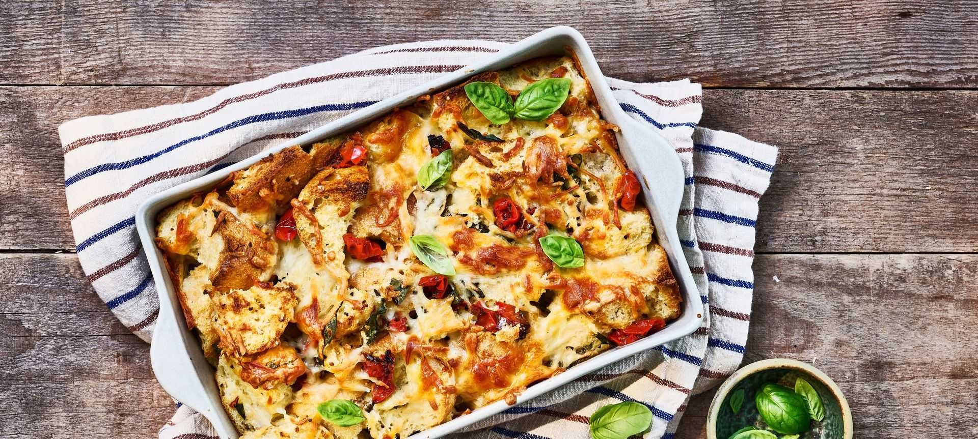 Rezeptbild für Herzhafter Auflauf mit sonnengetrockneten Tomaten und Basilikum