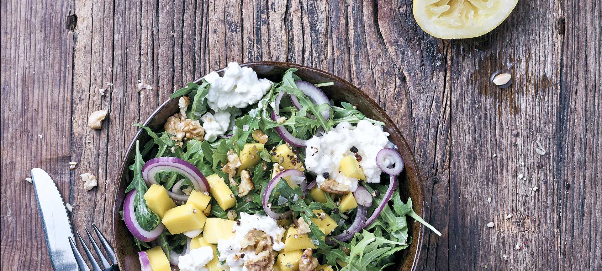 Rezeptbild für Bunter Salat mit Körnigem Frischkäse