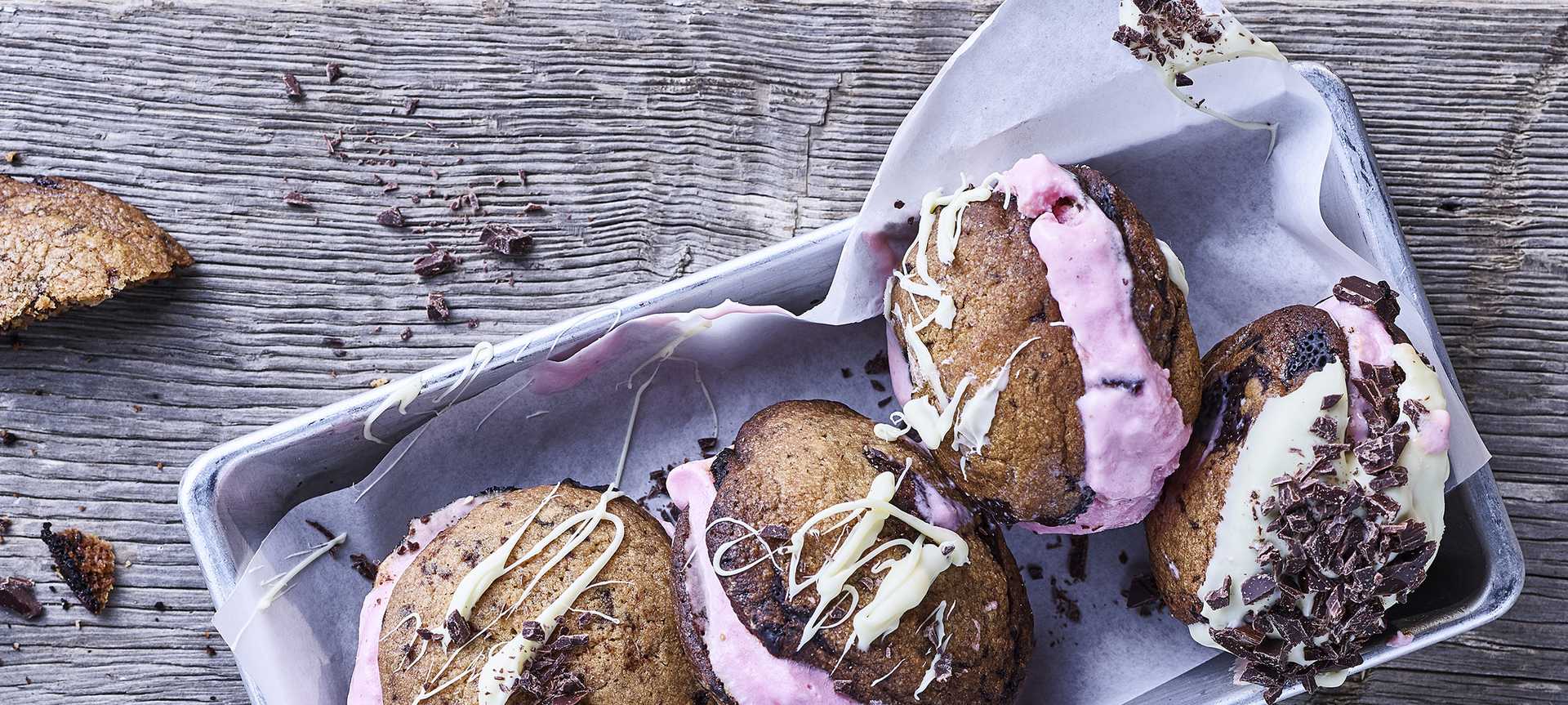 Rezeptbild für Cookie-Sandwich-Eis mit fruchtiger Eiscreme