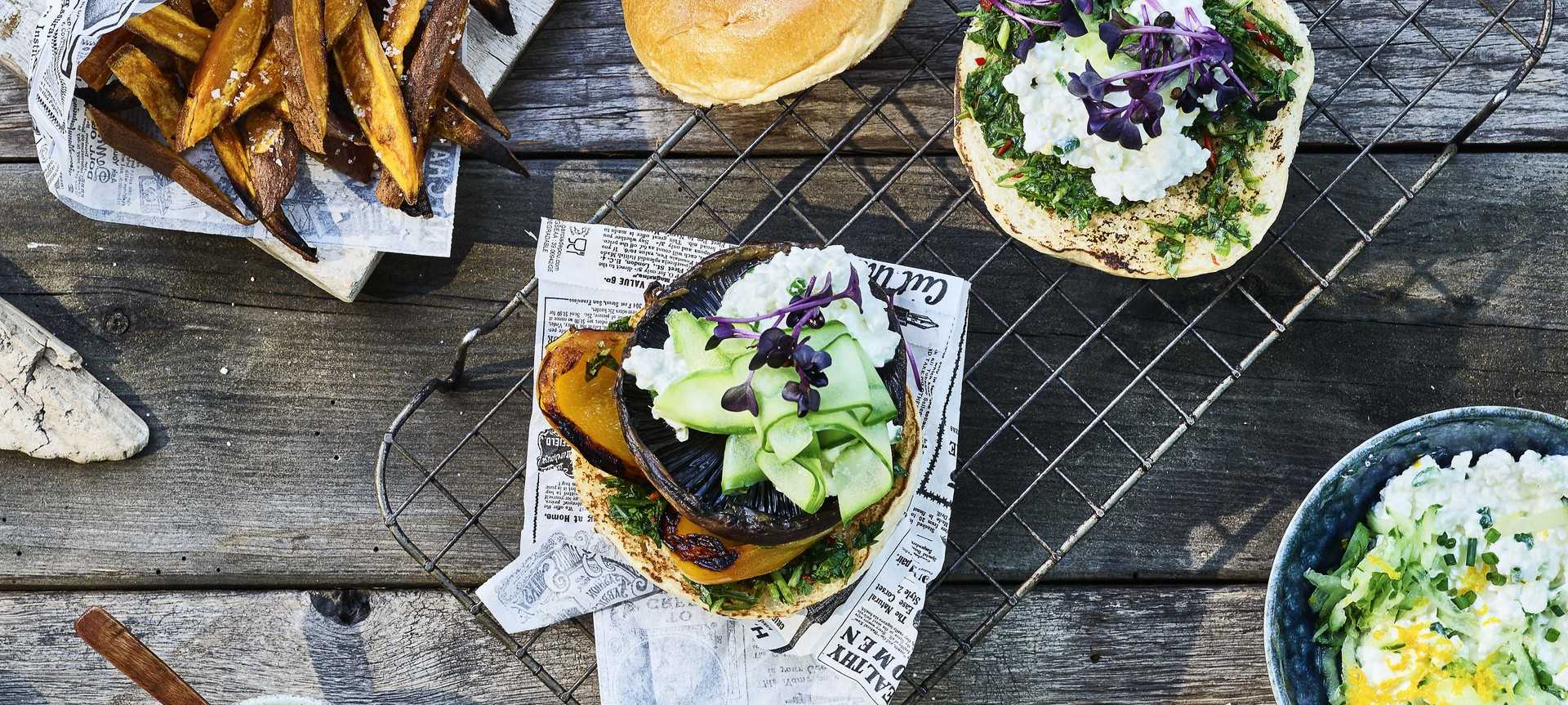 Rezeptbild für Portobello Burger mit Chimichurri Sauce und Süßkartoffelpommes
