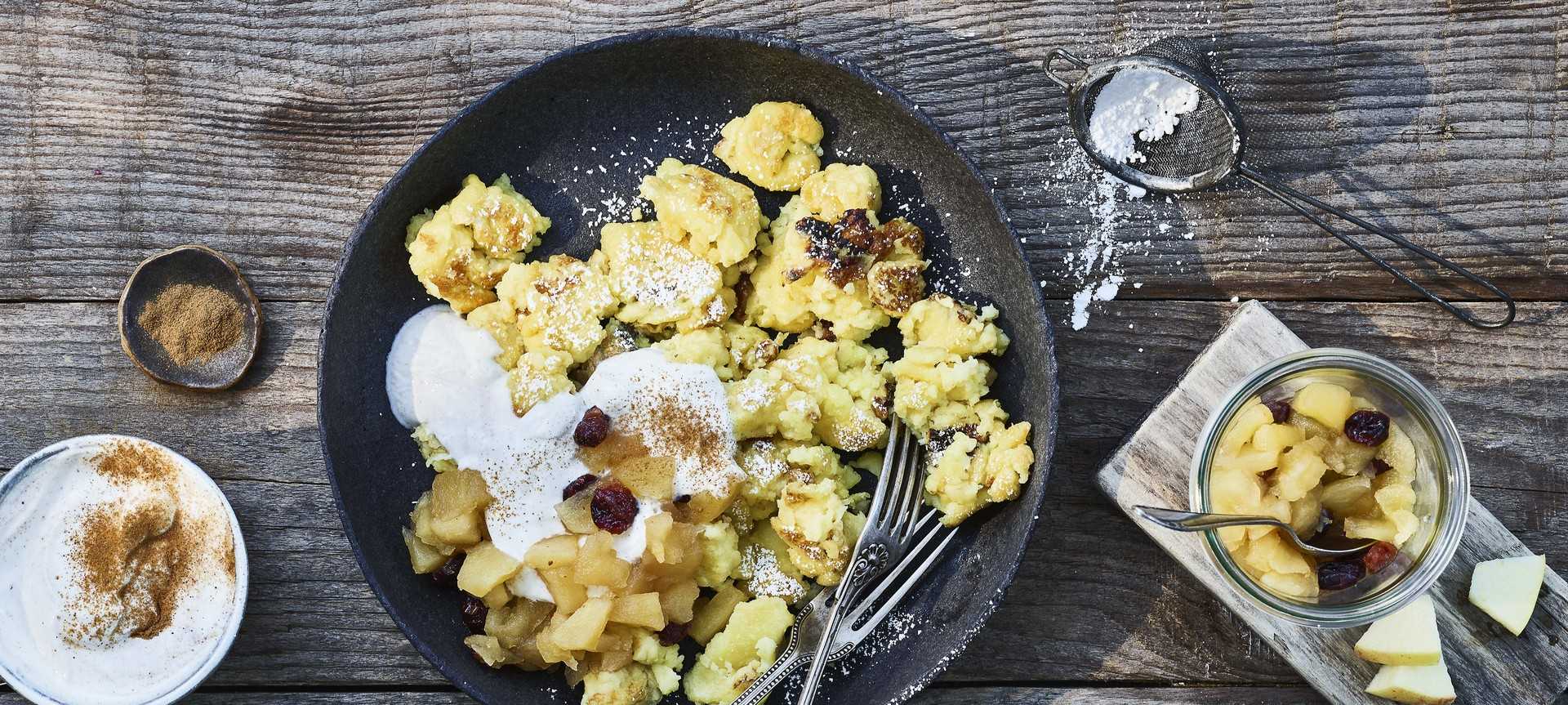 Rezeptbild für Kaiserschmarrn mit Vanille-Quark und Apfelkompott