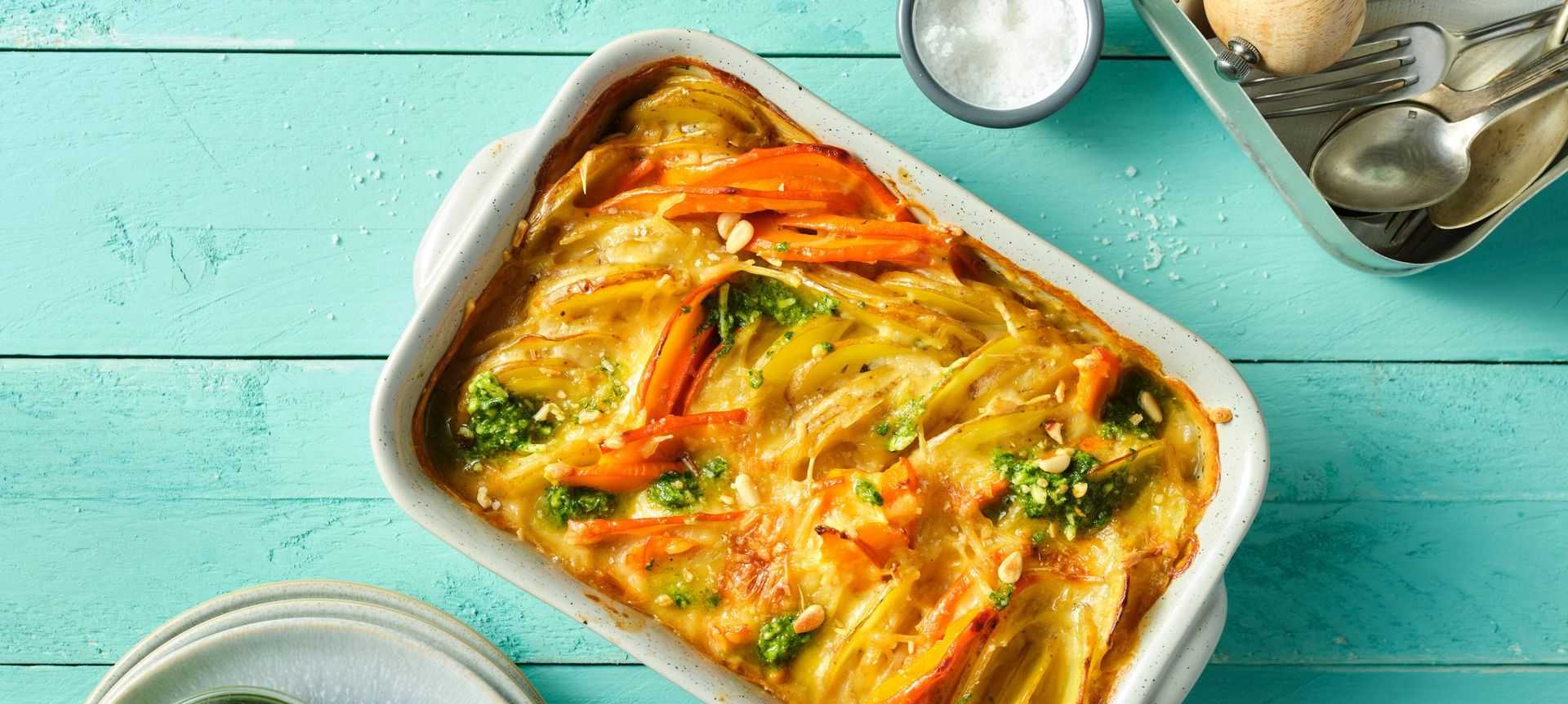 Rezeptbild für Vegetarischer Kürbis-Kartoffel-Auflauf mit frischem Rucola-Pesto