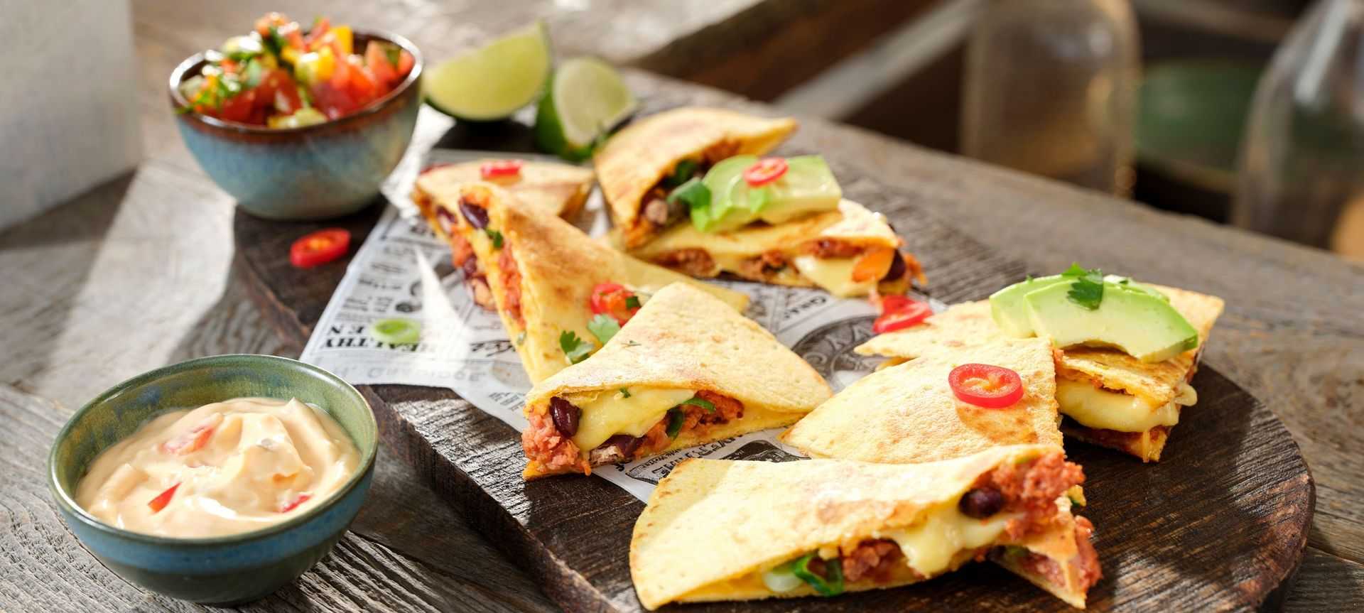 Rezeptbild für Vegane Quesadillas mit Hackalternative und Kidneybohnen