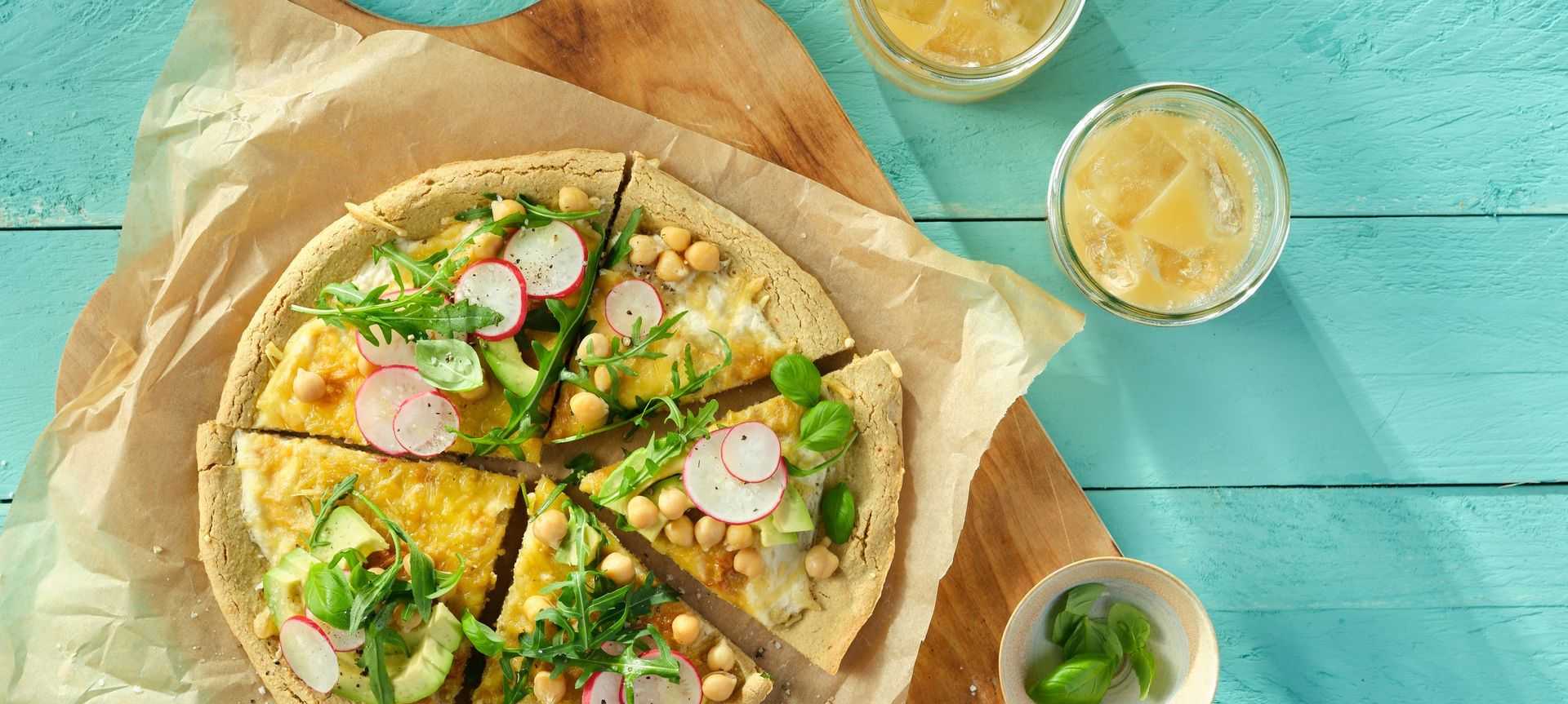 Rezeptbild für Kichererbsen-Pizza mit Rucola & Radieschen