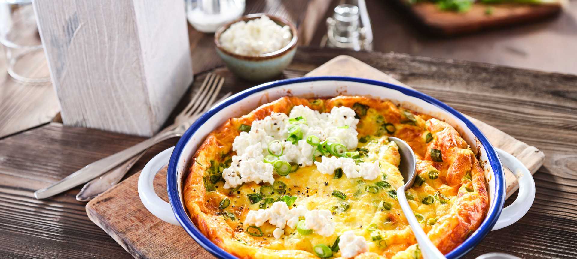 Rezeptbild für Überbackenes Ofen-Omelett mit Körnigem Frischkäse