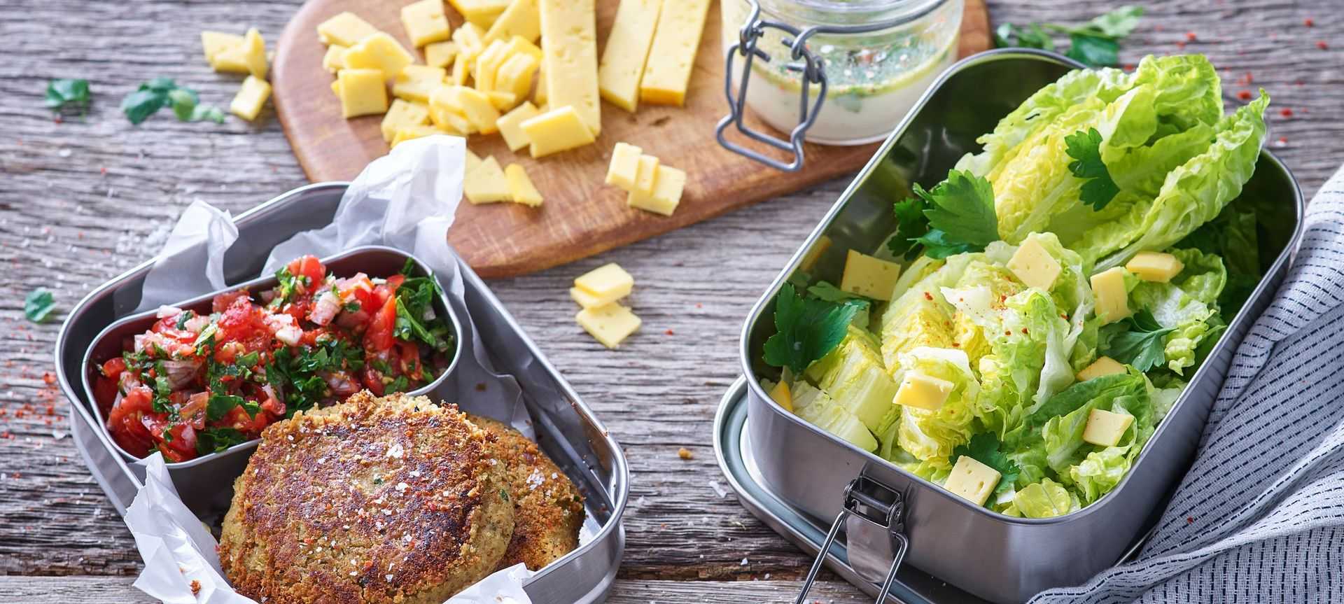 Rezeptbild für Vegetarische Linsen-Käse-Bratlinge mit Salsa und knackigen Salatherzen