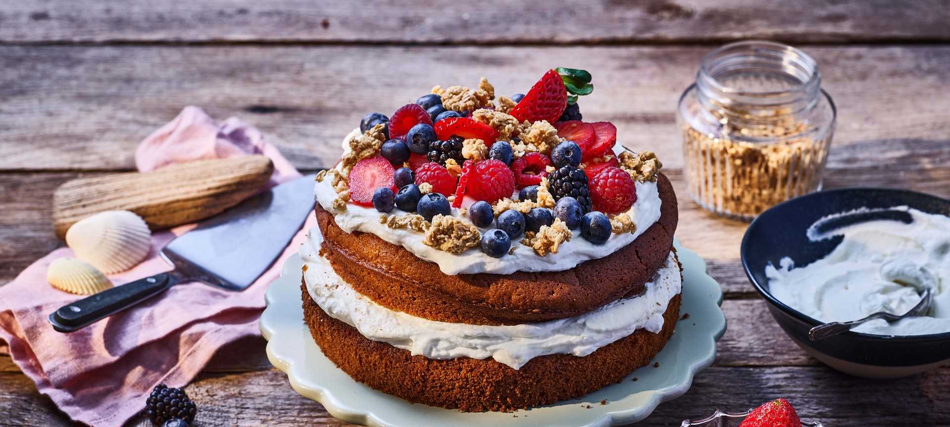 Rezeptbild für Crunchy Naked Cake mit Beeren-Mix