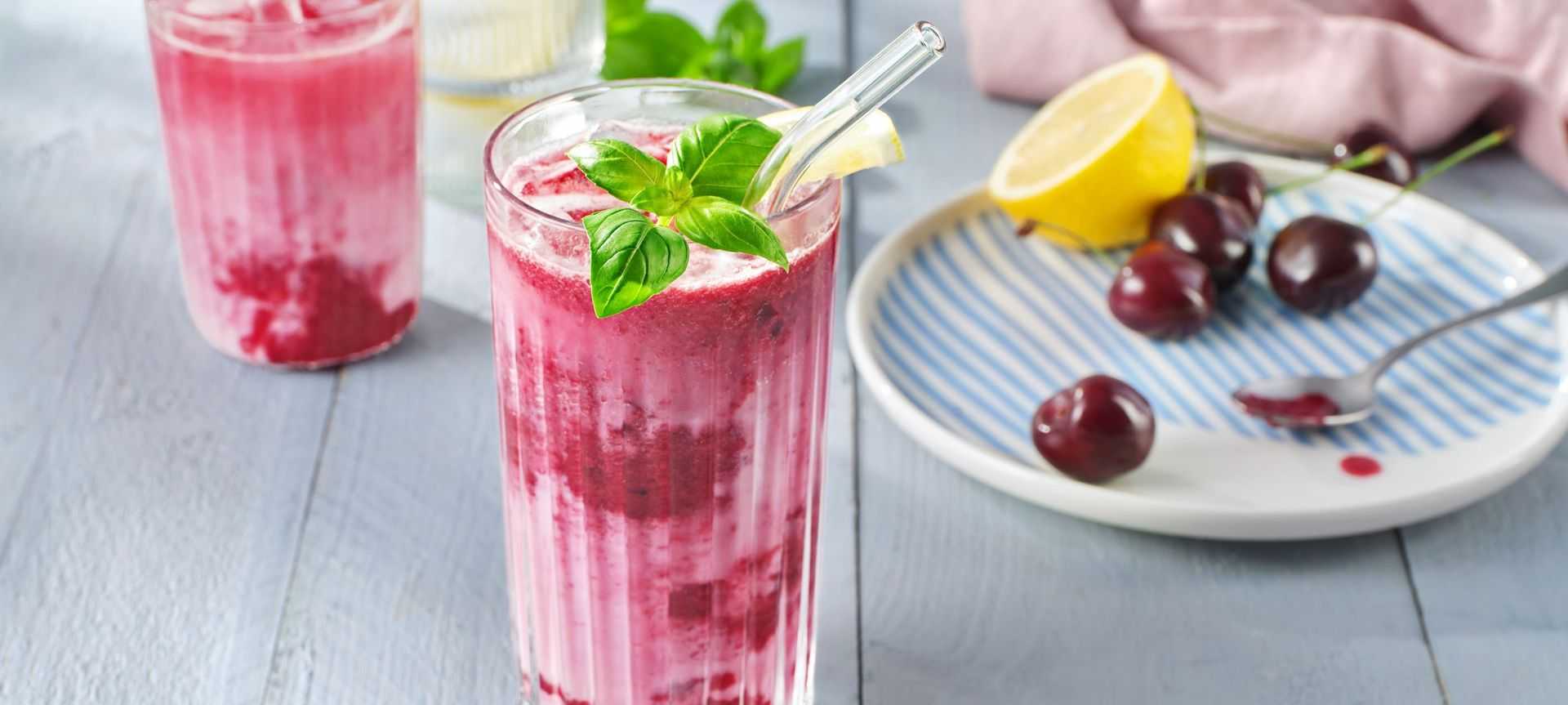Rezeptbild für Fruchtige Kirsch-Buttermilch-Limonade