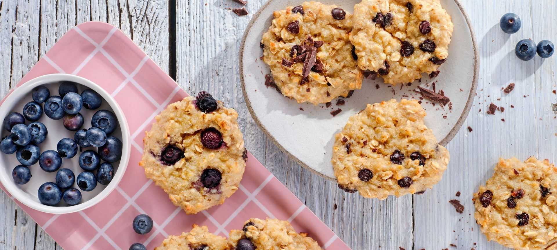 Rezeptbild für Porridge Bites mit Schokolade und Blaubeeren