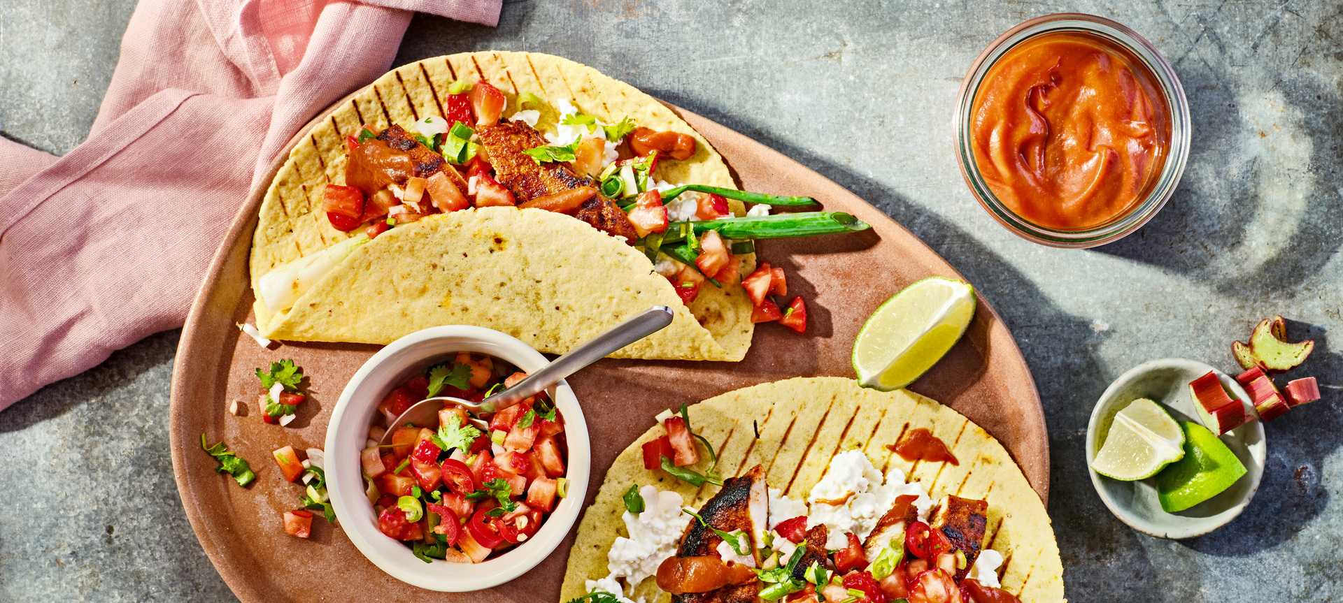 Rezeptbild für High-Protein Wrap mit Hähnchen und Rhabarber-Ketchup