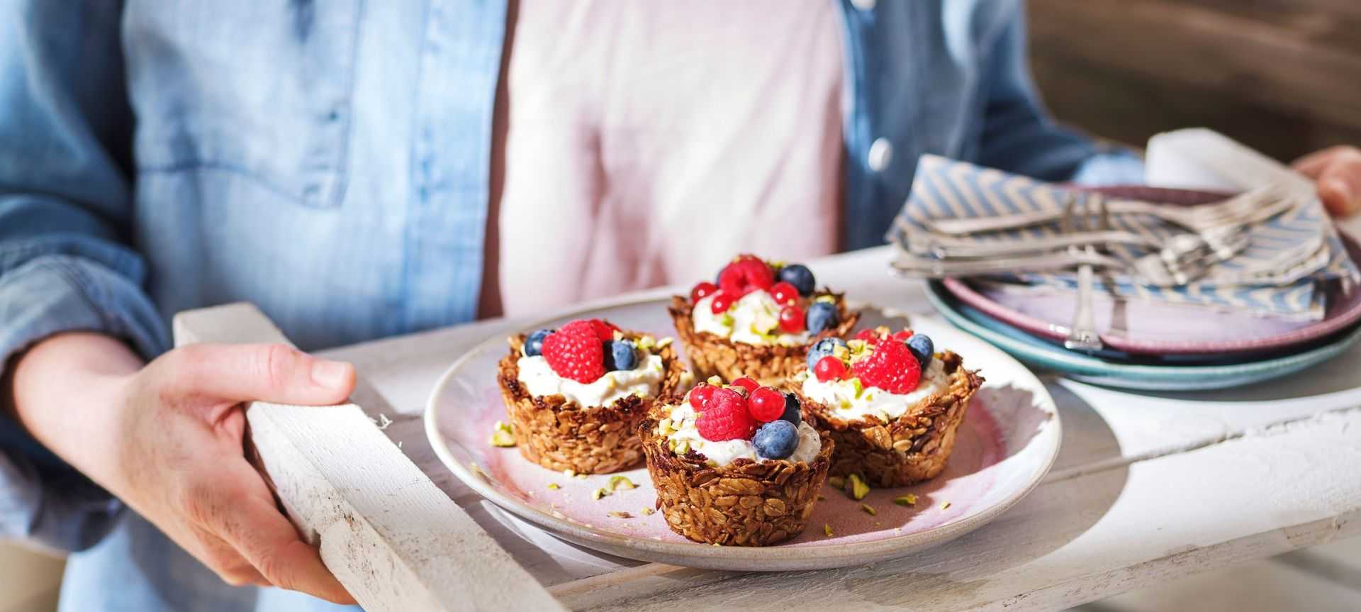 Rezeptbild für Knusprige Granola Cups mit Beeren
