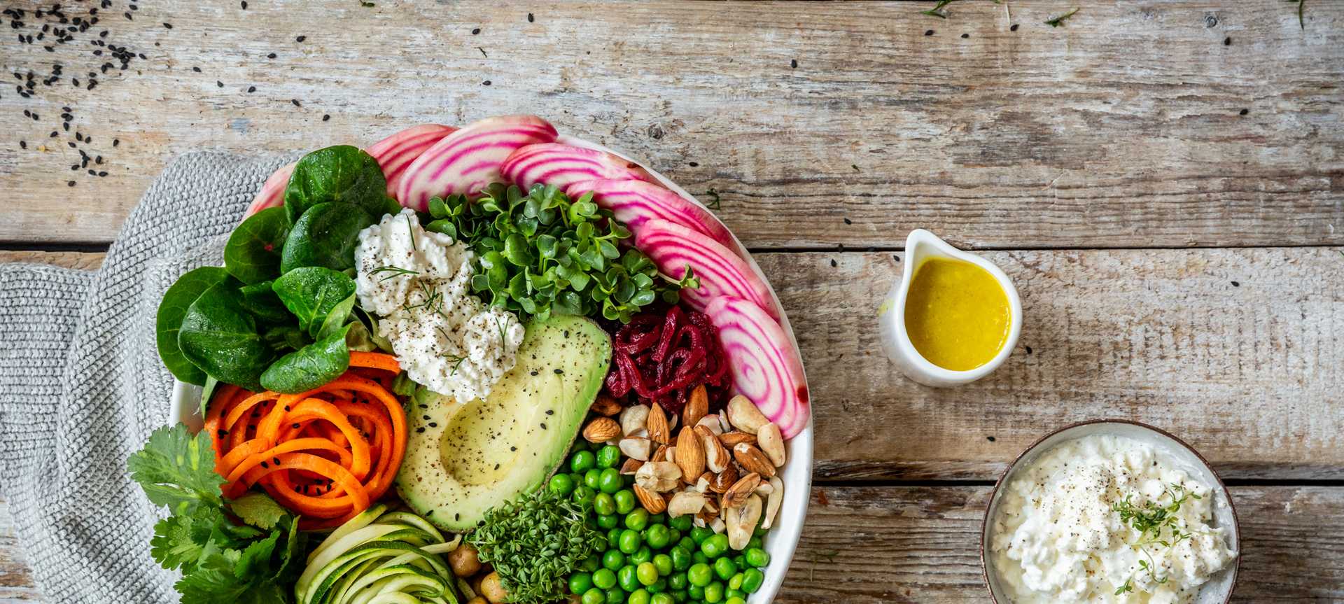 Rezeptbild für Vegetarische Power-Bowl mit Avocado und Tahini