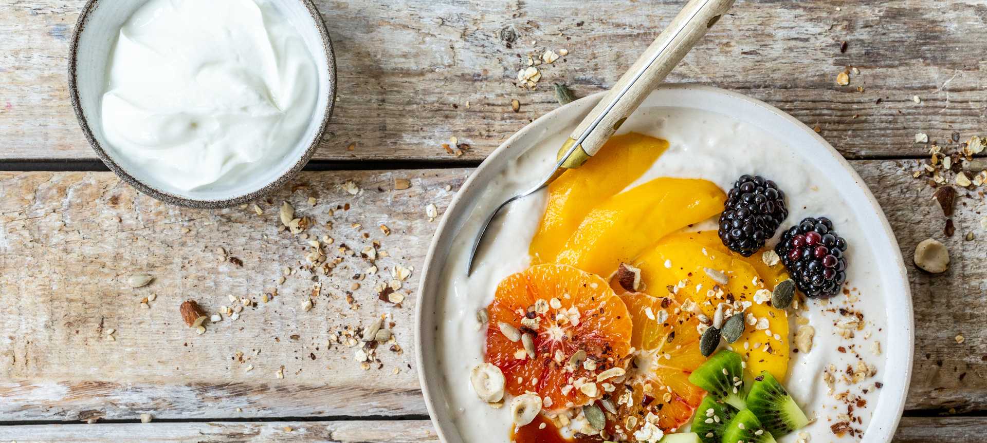Rezeptbild für Frühstücks-Bowl mit Früchten und Skyr