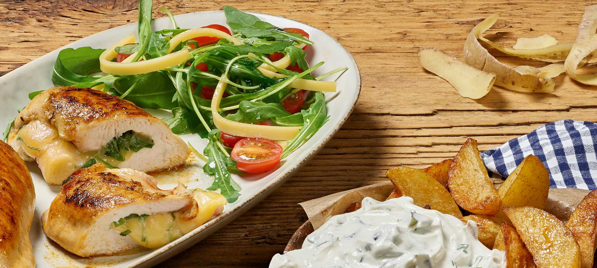 Rezeptbild für Gefüllte Hähnchenbrust mit knusprigen Kartoffelecken