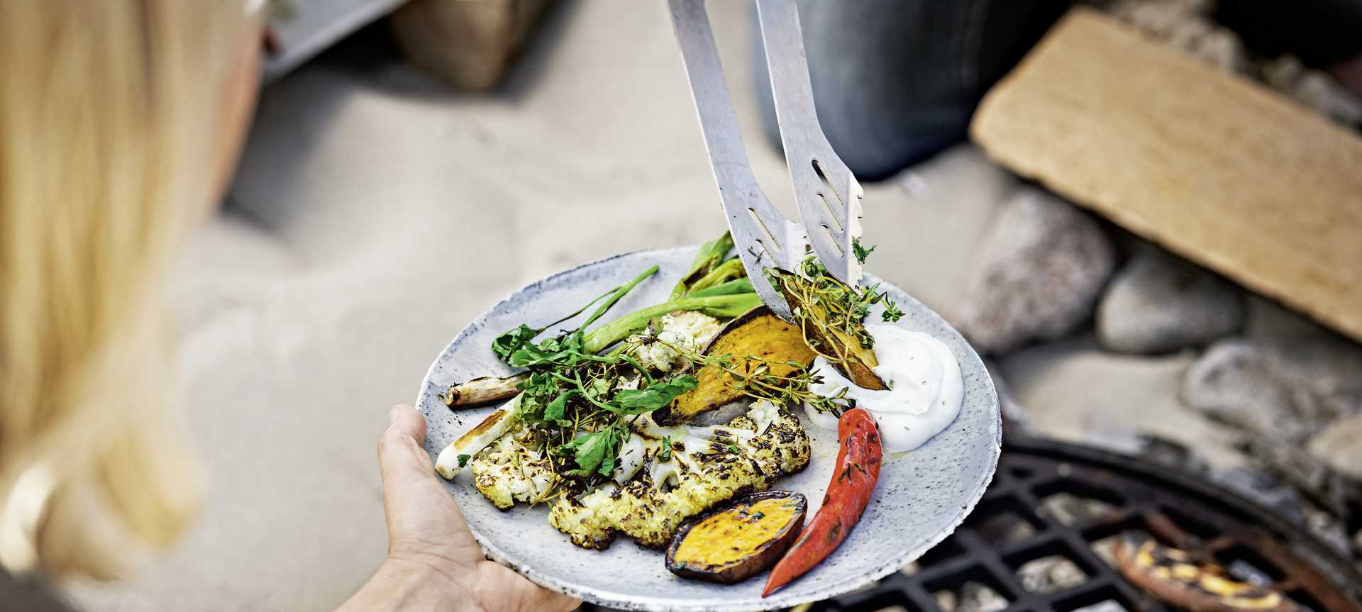Rezeptbild für Gegrillte Süßkartoffel und Blumenkohl mit Chimichurri-Sauce