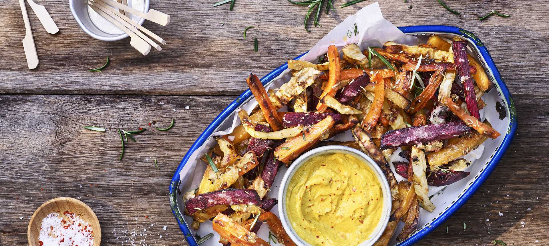 Rezeptbild für Knusprige Gemüse-Pommes aus Möhren, Süßkartoffeln und einer Parmesan-Kruste